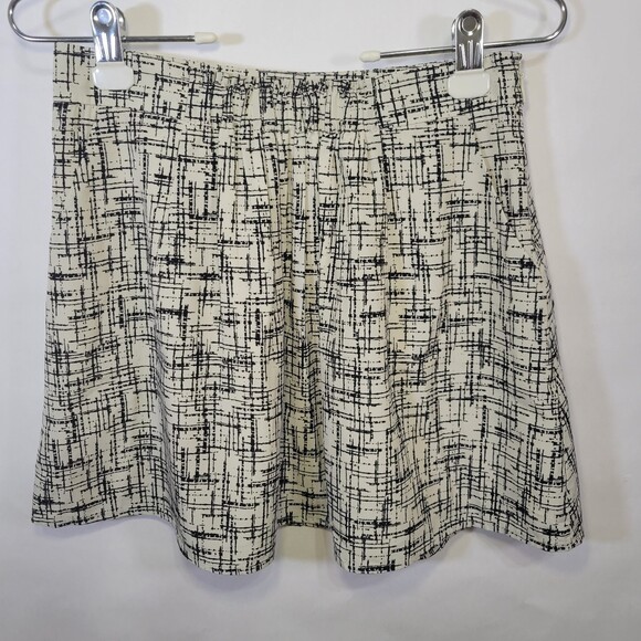 A|X Armani Exchange cream black abstract lined flared skirt size 2 NWOT - Picture 1 of 12